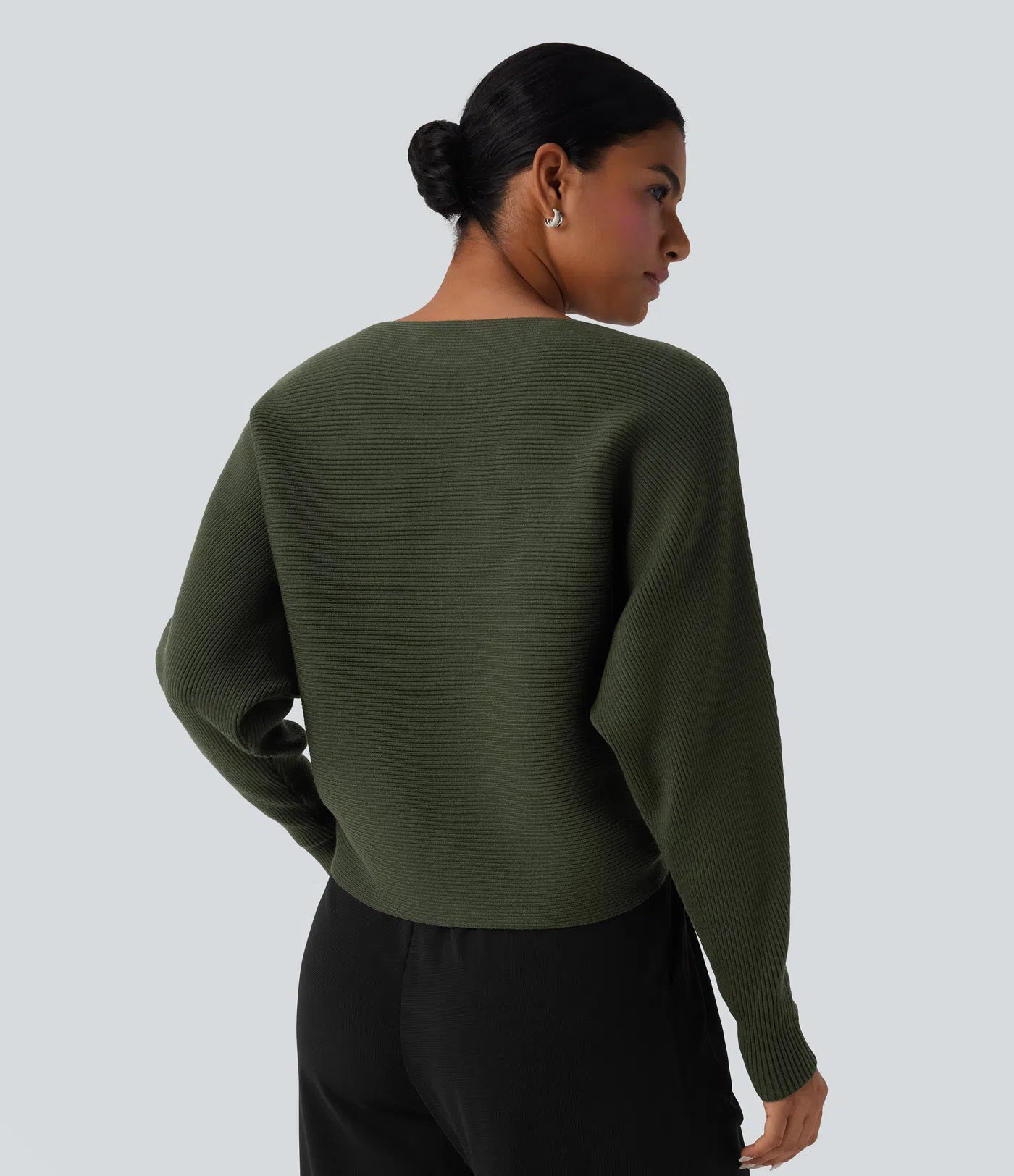 Damski sweter casualowy z dekoltem w łódkę i rękawami nietoperzowymi